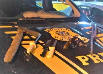 PRF  e Rondesp Sul, dão baculejo na moçada e apreendem armas e munições.