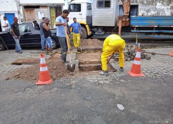 Equipes de manutenção recuperam pavimento nas proximidades da balsa