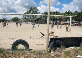 Goleiro defendendo pênalti
