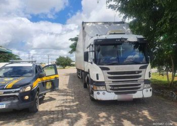 PRF prende motorista de carreta dirigindo embriagado na BR 101, em Sapeaçu (BA)