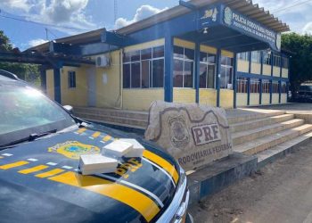 Cocaína é apreendida com passageiro de ônibus na BR 242 em Seabra (BA)