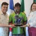 Prata da casa: campeão brasileiro de futmesa é recebido pela prefeita de Eunápolis