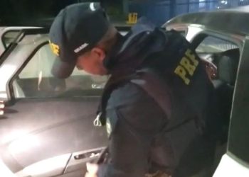 Em Barreiras/BA, PRF apreende quase 31 kg de maconha escondida no interior do pneu e portas de veículo