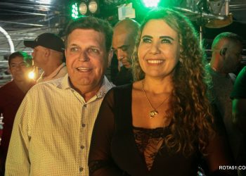 Show de Thalles Roberto atrai multidão no aniversário de 34 anos de Eunápolis