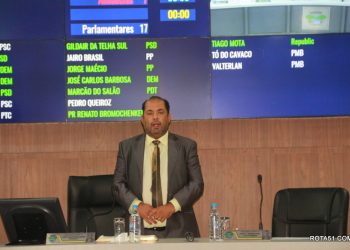 Câmara de vereadores, faz mais uma sessão, com explicações e denúncias.