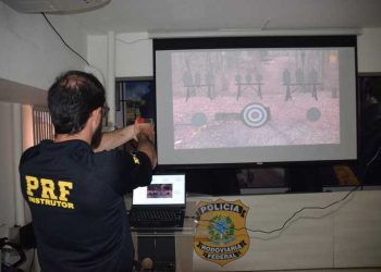 PRF na Bahia lança estande virtual de simulador de tiro