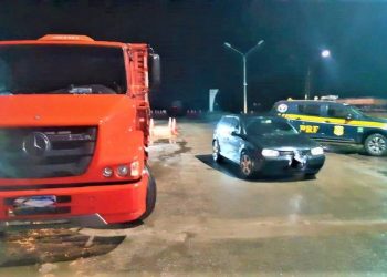 PRF BA recupera caminhão roubado avaliado em mais de R$ 250 mil e prende três assaltantes  na divisa entre a Bahia e Minas Gerais