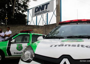 Maio Amarelo: blitz educativa para o trânsito para conscientizar condutores no centro de Eunápolis
