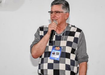 AMBULANTES E BARRAQUEIROS RECEBEM CRACHÁS PARA SÃO JOÃO