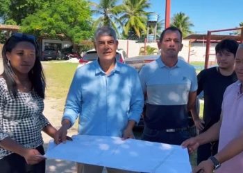 Prefeito de Cabrália visita obre junto com a engenheira do Conder
