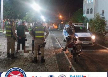 POLICIAIS DA 7ª CIPM CONDUZEM HOMENS POR POSSE DE DROGAS EM EUNÁPOLIS