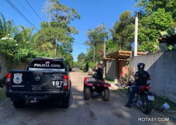 Vão brincar de pirata, Dr, Moisés, cai de pau, matando a pirataria.