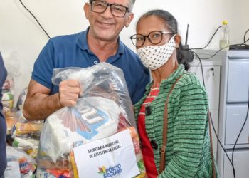 CRAS VILA PARRACHO ENTREGA CESTAS BÁSICAS