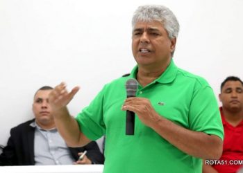 Pré-candidato a deputado estadual Robinho é recepcionado por multidão em Eunápolis