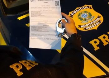 Polícia Rodoviária Federal não pára, e ainda tem gente que quer experimentar a força da lei.