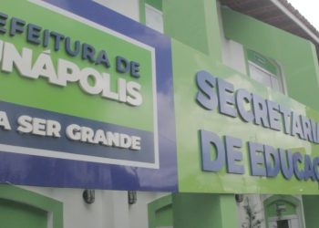 Prefeita Cordélia faz “live”, abordando o tema “educação” em Eunápolis.