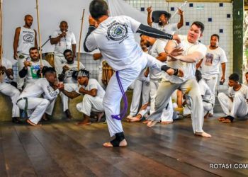 Batizado e Troca de Cordas do grupo 100% Capoeira promove cultura em Porto Seguro