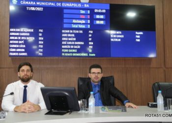 Parece até engraçado, a Câmara de Vereadores virou brinquedo nas mãos de gente grande.