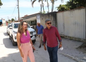 Prefeita Cordélia visita obras no bairro Pequi.