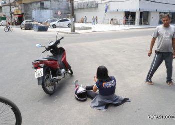 Moto x moto, uma vitima no chão, o SAMU sumiu, adivinhem quem socorreu a moça acidentada?