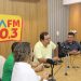 Depois de toda a correria, a visita dos parlamentares terminou em entrevista na nova 98