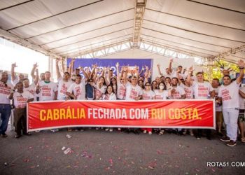 Prefeito Agnelo Santos e comitiva, vão a Teixeira de Freitas para inauguração do Colégio Militar.