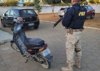 PRF  prende homem com motoneta, com placa de Palio