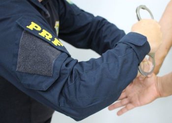 Idoso embriagado oferece R$ 50 para não ser multado e acaba preso na BR 324