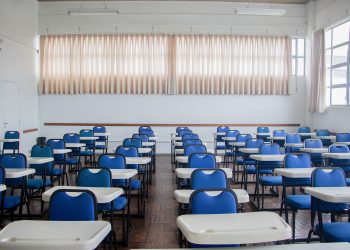 TCM afirma que piso do magistério é salário base e reajuste igual não precisa ser dado às demais faixas salariais