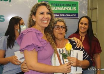 Prefeita entrega mais de 170 tablets para modernizar trabalho dos agentes comunitários de saúde