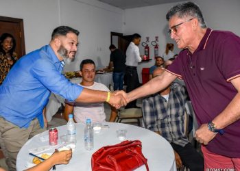 JÂNIO SE REÚNE COM EMPRESÁRIOS DA CONSTRUÇÃO CIVIL