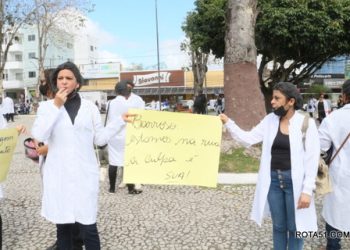 Enfermeiros vão às ruas em protesto ao ministro Barroso, sem aumento, sem enfermeiros…