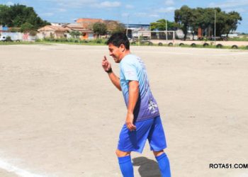 No roteiro de entrevistas com jogadores eunapolitanos que jogaram fora do Brasil, o entrevistado deste domingo é Sandro Baiano.