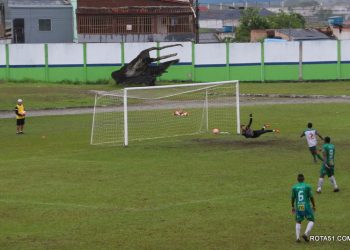Embora nublado, uma garoa fina e fria, o tempo não fez esmorecer a seleção eunapolitana, foi só 1 x 0, mas valeu o esforço.