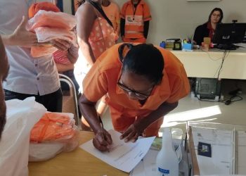 DE CARA NOVA – GARIS RECEBEM NOVOS UNIFORMES