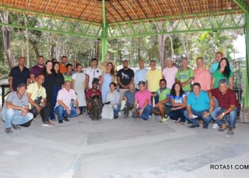 Prefeita Cordélia Torres prestigia curso pioneiro de esculturas em Eunápolis