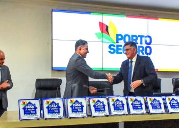 Prefeitura entrega 184 títulos de Regularização Fundiária