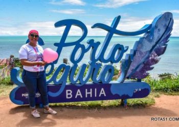 Mulheres em tratamento contra o câncer fazem passeio turístico