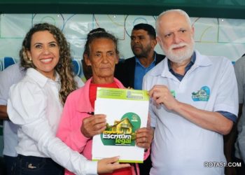Prefeita Cordélia Torres realiza sonho de mais de 200 famílias com entrega de escrituras de casas em Eunápolis