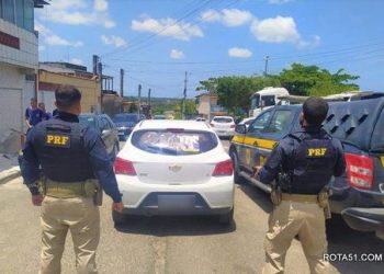 O povo não aprende, drogas, carros roubados, pássaros clandestinos, caiu na rede é peixe, diz a PRF.