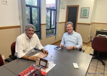 O prefeito de Santa Cruz Cabrália, Agnelo Santos, esteve em Salvador nesta terça-feira, 4, para um reunião na sede da Conder, com o presidente José Trindade.