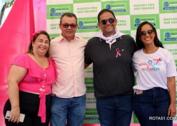 Caminhada do outubro Rosa leva centenas de pessoas às ruas de Eunápolis