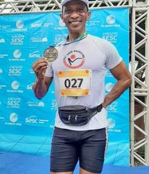 Músico e atleta Milton Guerreiro, participa da corrida do SESC em Eunápolis.