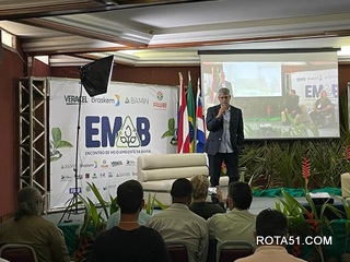 Prefeito de Santa Cruz Cabrália, participa de evento do meio ambiente.