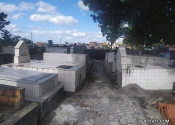 Prefeitura de Eunápolis intensifica limpeza em cemitérios para o Dia de Finados