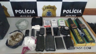 O SCANER da Policia civil é muito melhor, mulheres são presas com “scaner” clandestino, celulares e drogas, até a vovó caiu na rede.