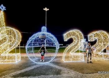 RUAS E PRAÇAS ILUMINADAS – MAGIA DO NATAL CHEGA A PORTO SEGURO