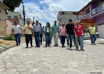 Prefeita Cordélia Torres vistoria obras e visita áreas afetadas pela chuva em Eunápolis