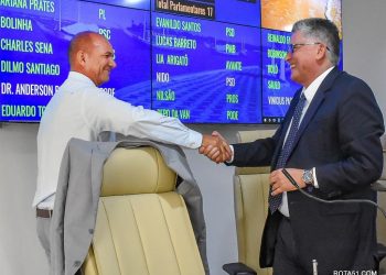 JÂNIO NATAL PARTICIPA DE POSSE DA NOVA MESA DIRETORA DA CÂMARA