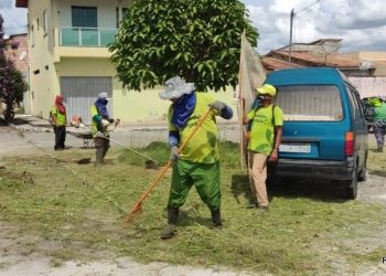 Prefeitura de Eunápolis realiza intensa ação de limpeza urbana após chuvas